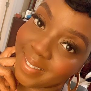 Meet your Posher, Deidre